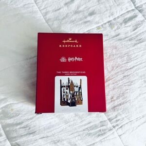 Hallmark Keepsake Harry Potter The Three Broomsticks Ornament